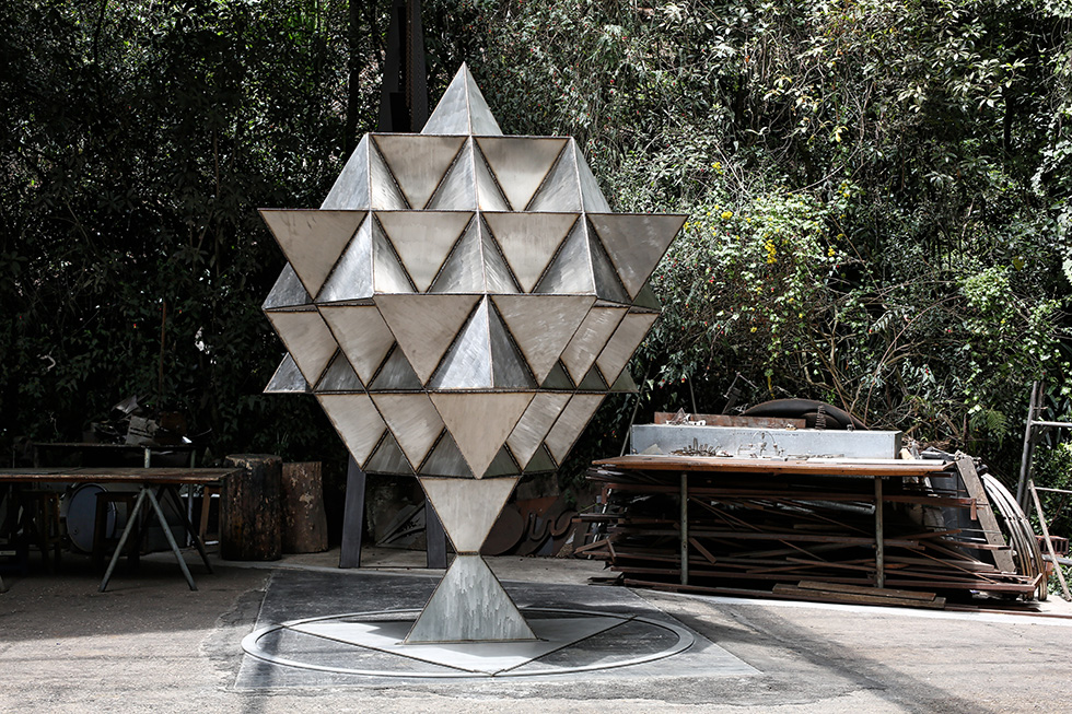 Acero Inoxidable, 275  x  272  x  272 cm.