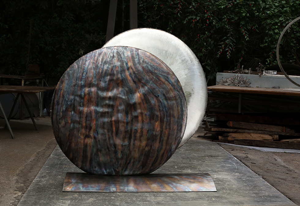 Acero Inoxidable, 176 X 116 X 92 cm.