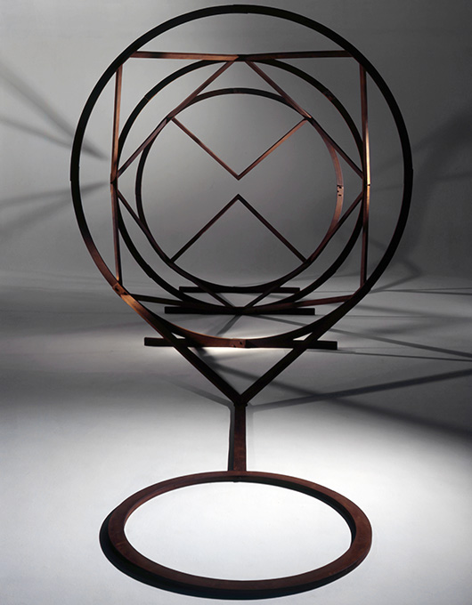 Acero oxidado, 272 x 272 x 742 cm.