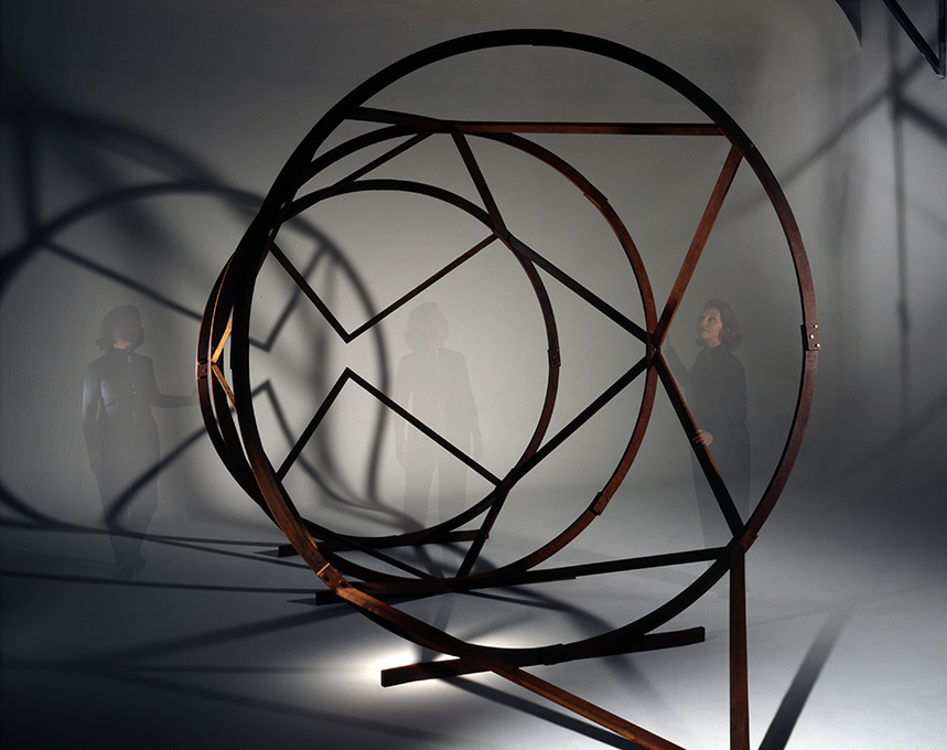 Acero oxidado, 272 x 272 x 742 cm.