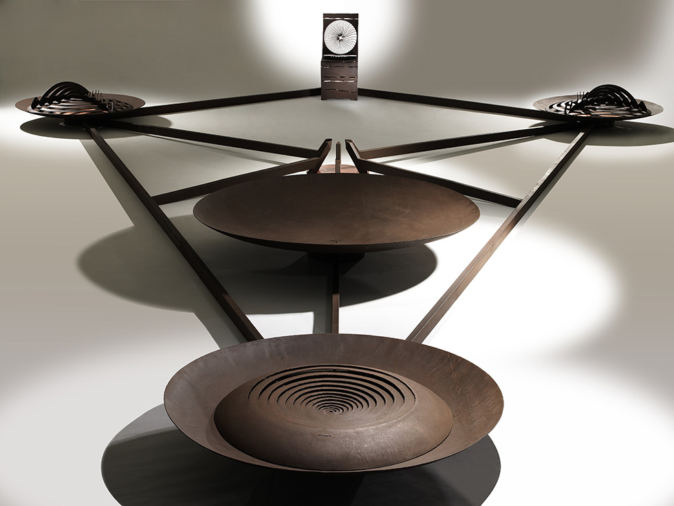 Acero corten, acero oxidado, cobre, 87 x 965 x 615 cm.