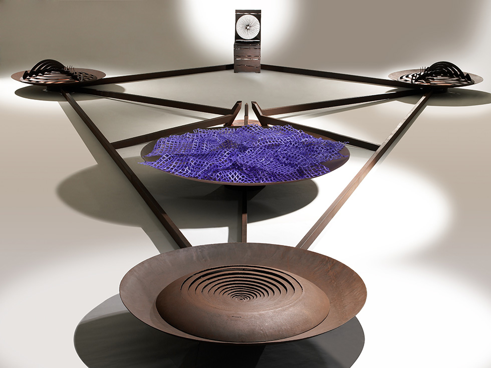 Acero corten, acero oxidado, cobre, 87 x 965 x 615 cm.