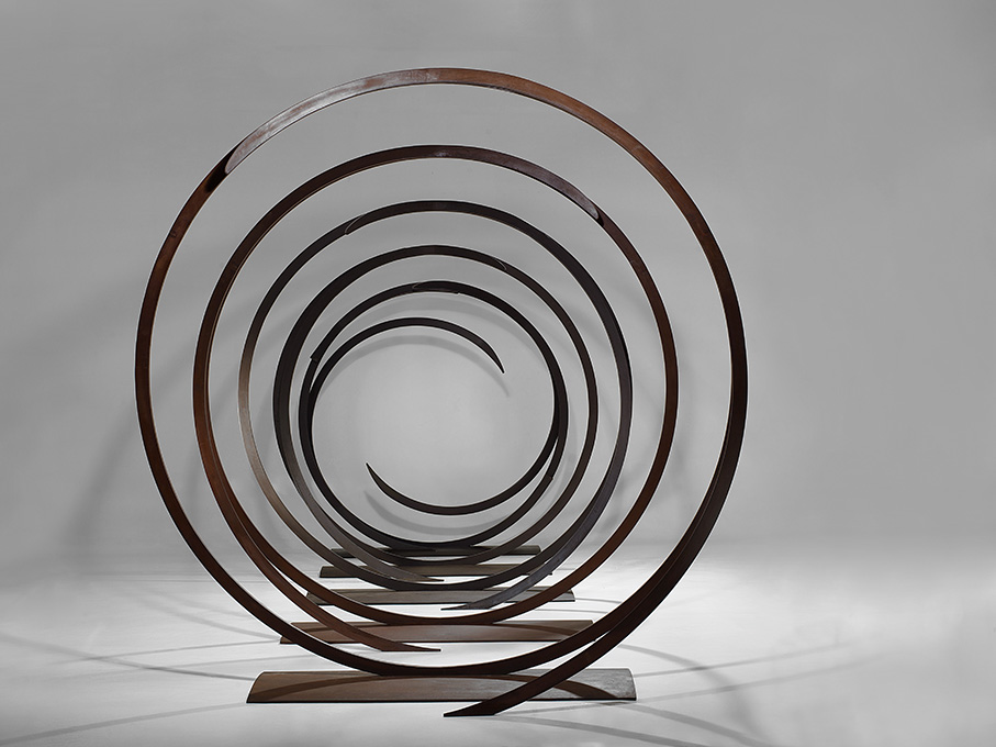 Acero Oxidado, 275 x 272 x 650 cm.